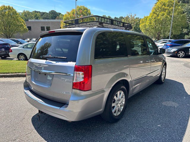 Used 2016 Chrysler Town & Country Touring FWD image 5