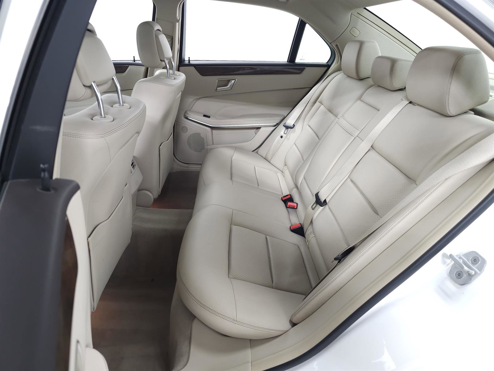 Used 2014 Mercedes-Benz E 350 Luxury image 26