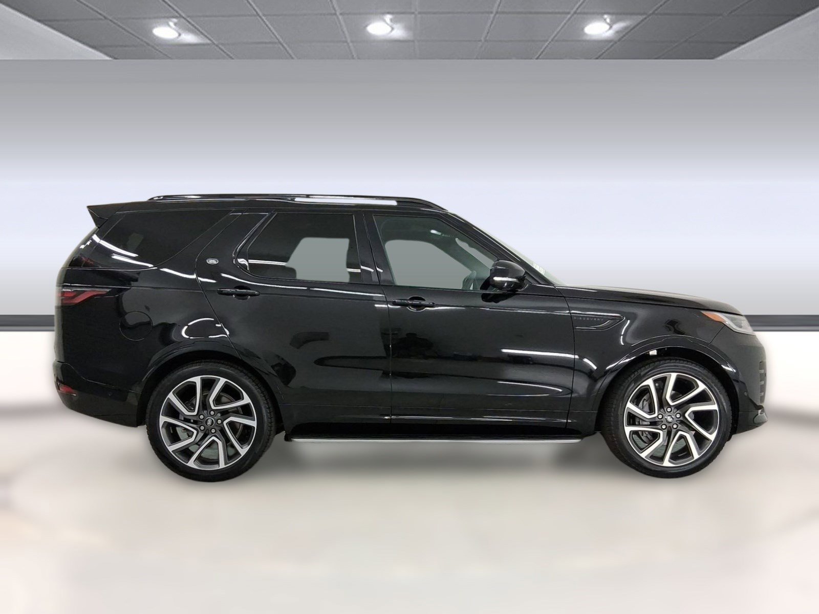 Used 2025 Land Rover Discovery Dynamic SE image 8