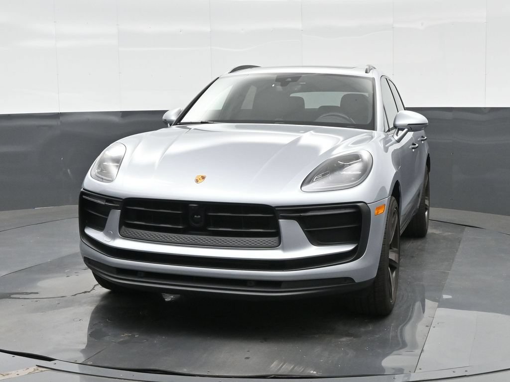 Certified 2023 Porsche Macan AWD/4WD image 12