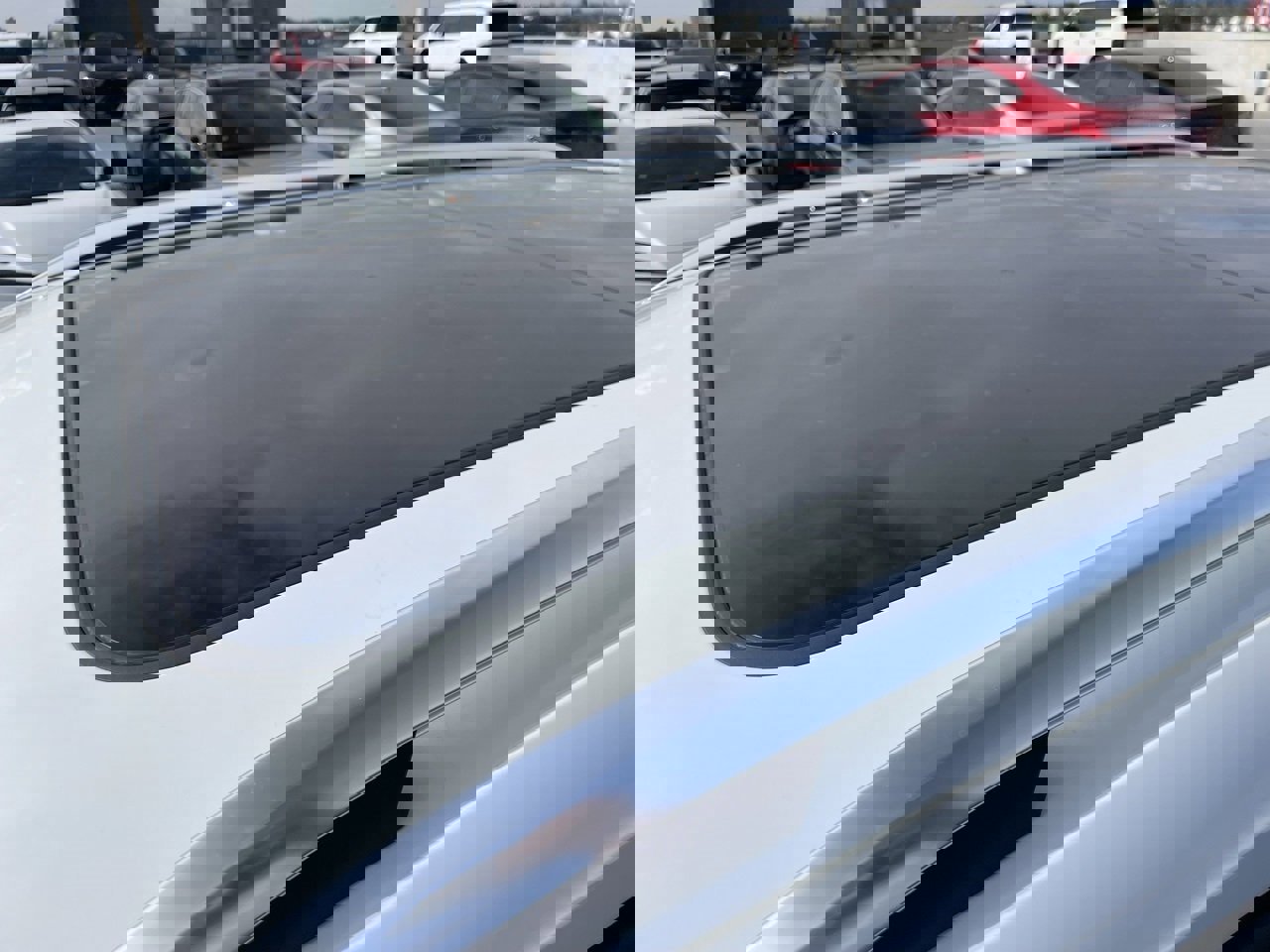 Used 2022 Volkswagen Taos SEL image 4