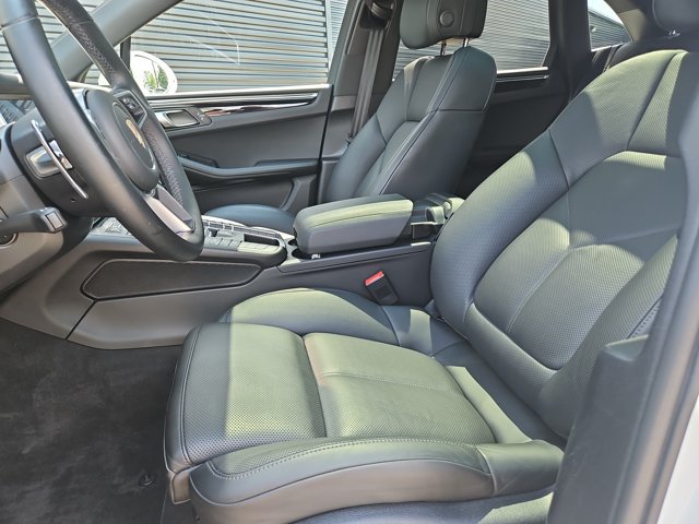 Certified 2021 Porsche Macan AWD/4WD image 4