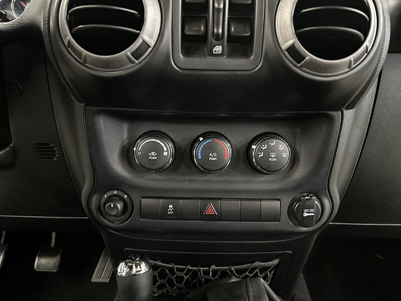 Used 2013 Jeep Wrangler Unlimited Sport AWD/4WD image 28