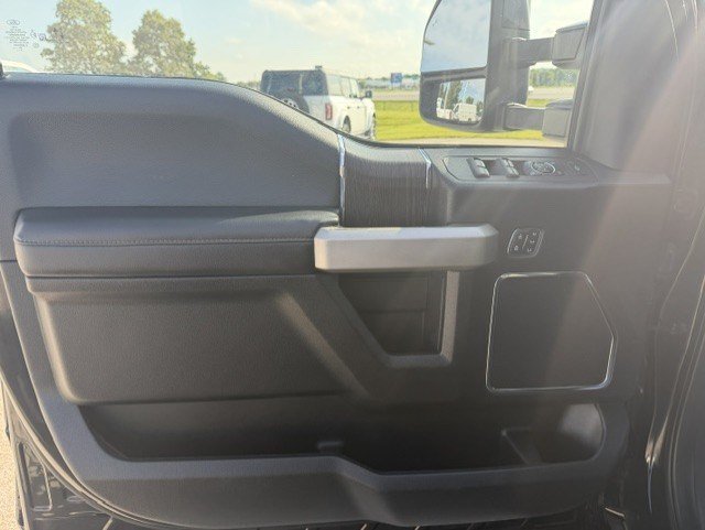Used 2021 Ford F350 Lariat w/ Tremor Off-Road Package AWD/4WD image 13