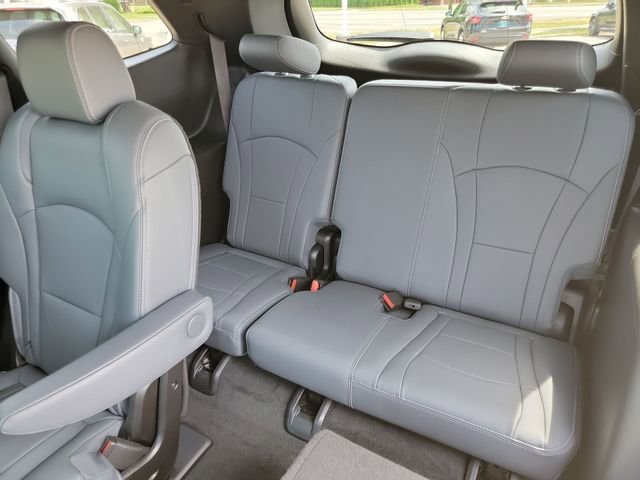 Used 2023 Buick Enclave Essence AWD/4WD image 27