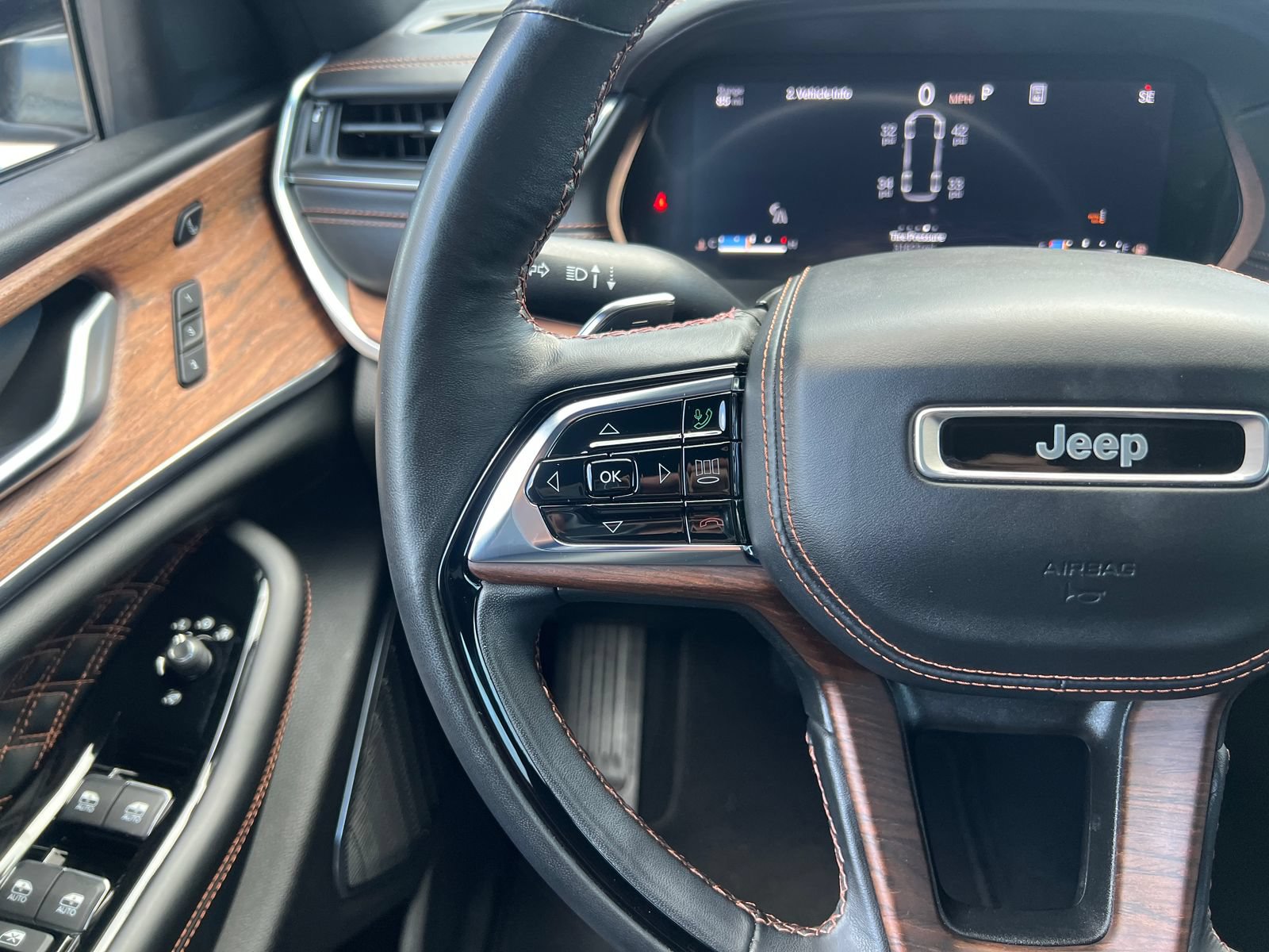 Used 2023 Jeep Grand Cherokee L Summit w/ Advanced Protech Group IV AWD/4WD image 20