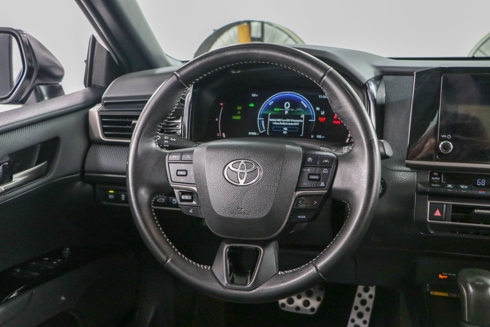 Used 2025 Toyota Camry SE FWD image 12