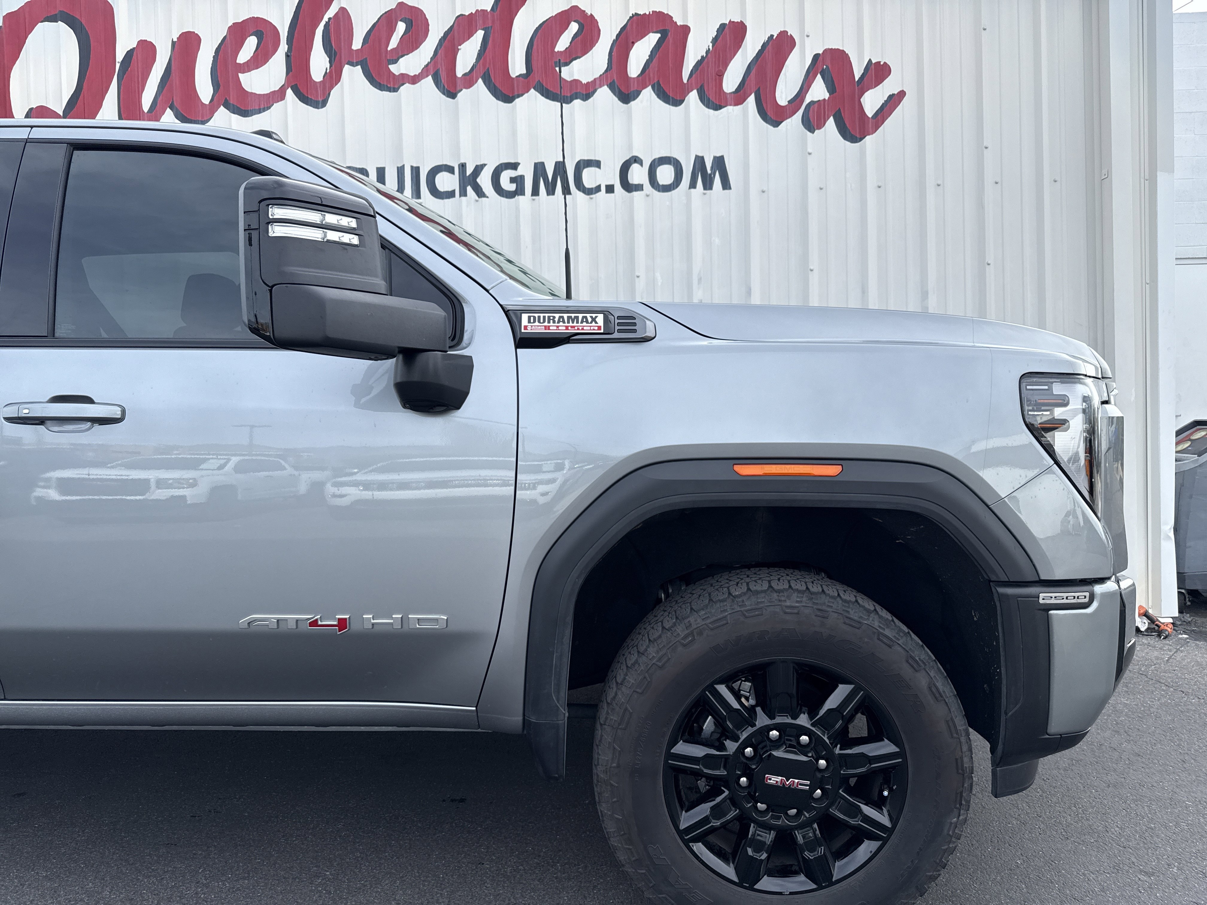 Used 2025 GMC Sierra 2500 AT4 image 2