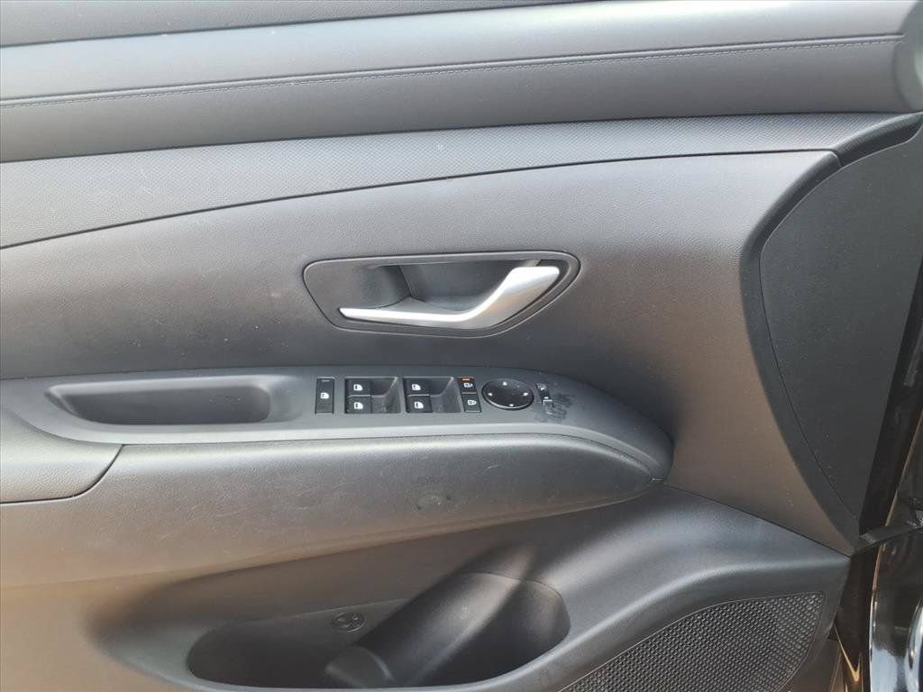 Used 2025 Hyundai Santa Cruz SE FWD image 16