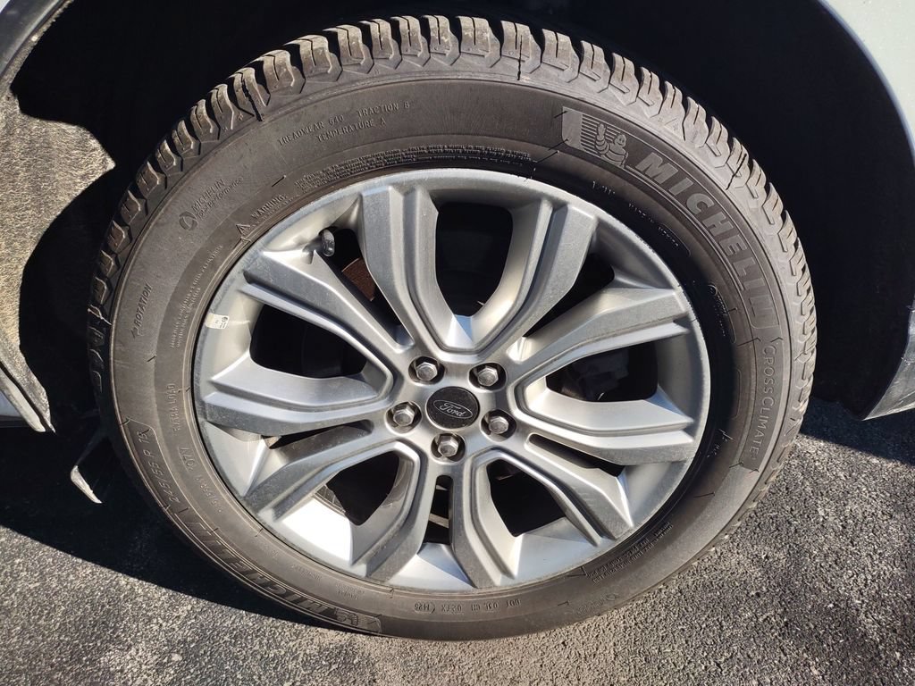 Used 2023 Ford Edge Titanium AWD/4WD image 10