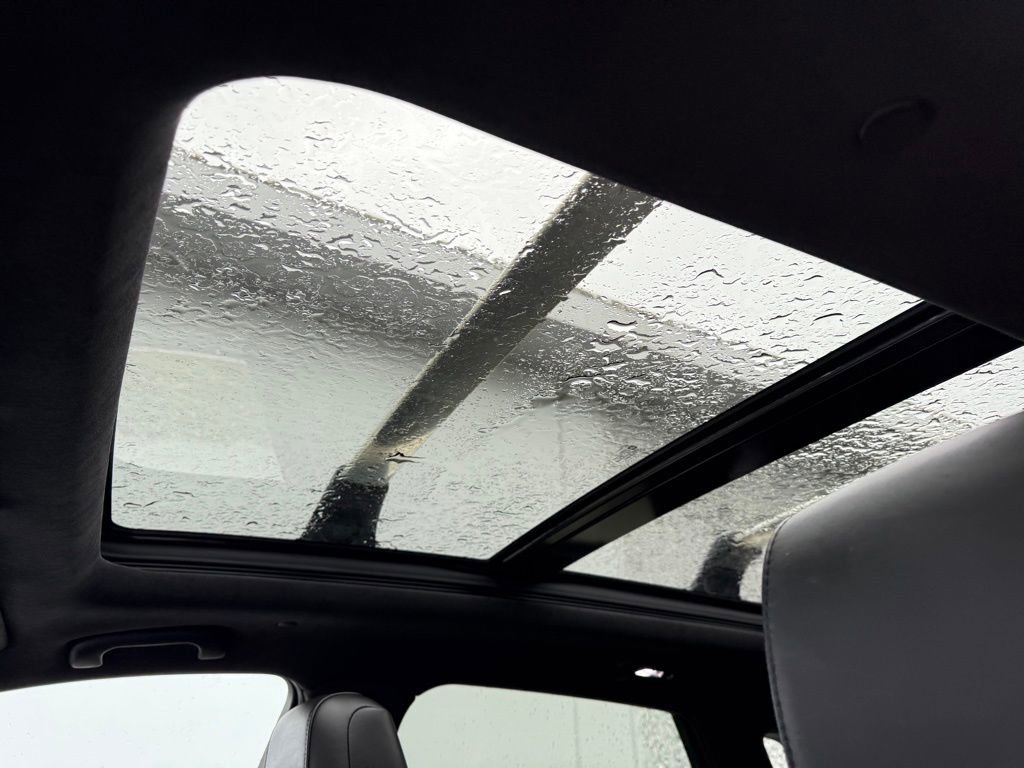 Used 2017 Cadillac XT5 Platinum w/ Driver Assist Package image 17