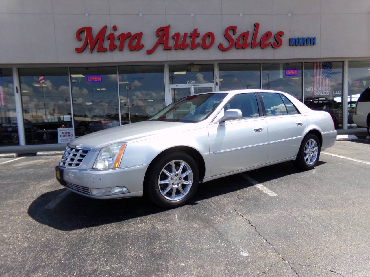 Used 2010 Cadillac DTS Luxury FWD image 1