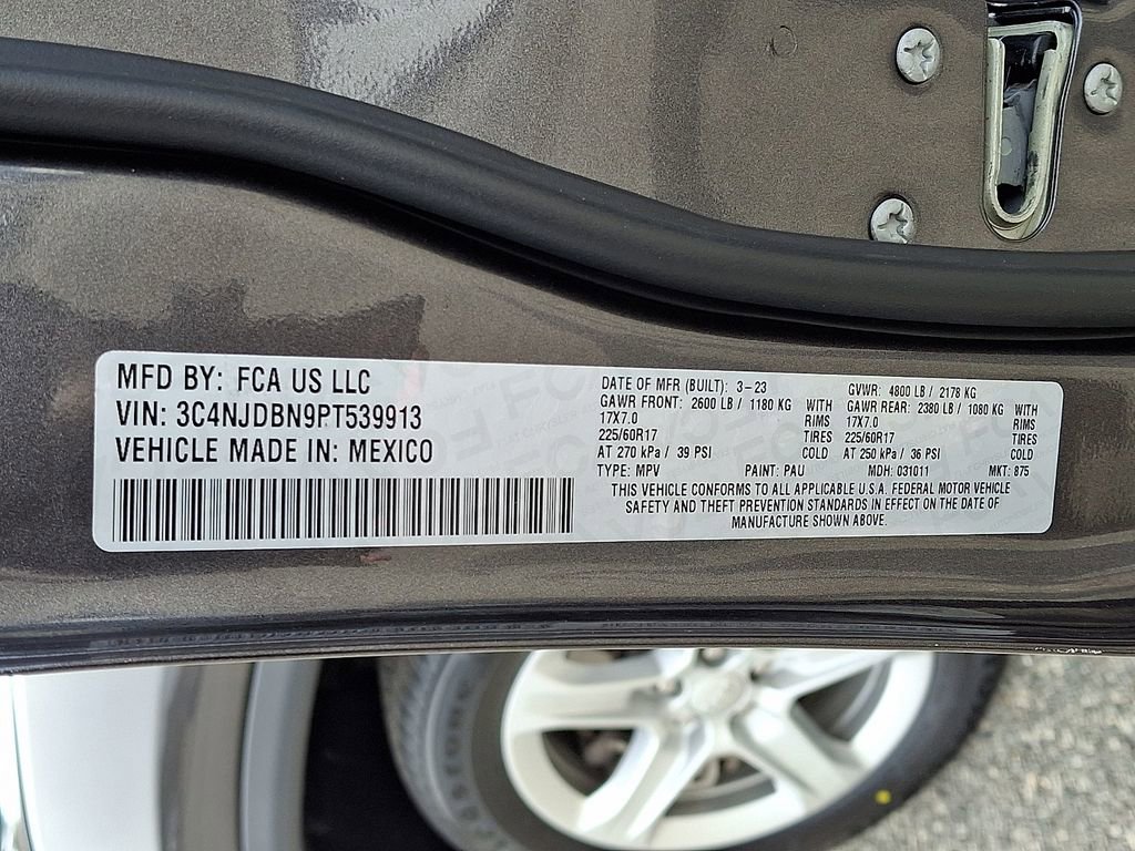 Used 2023 Jeep Compass Latitude image 28