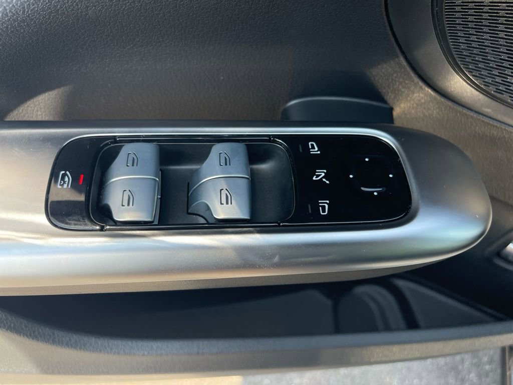 Used 2025 Mercedes-Benz C 300 Sedan image 26