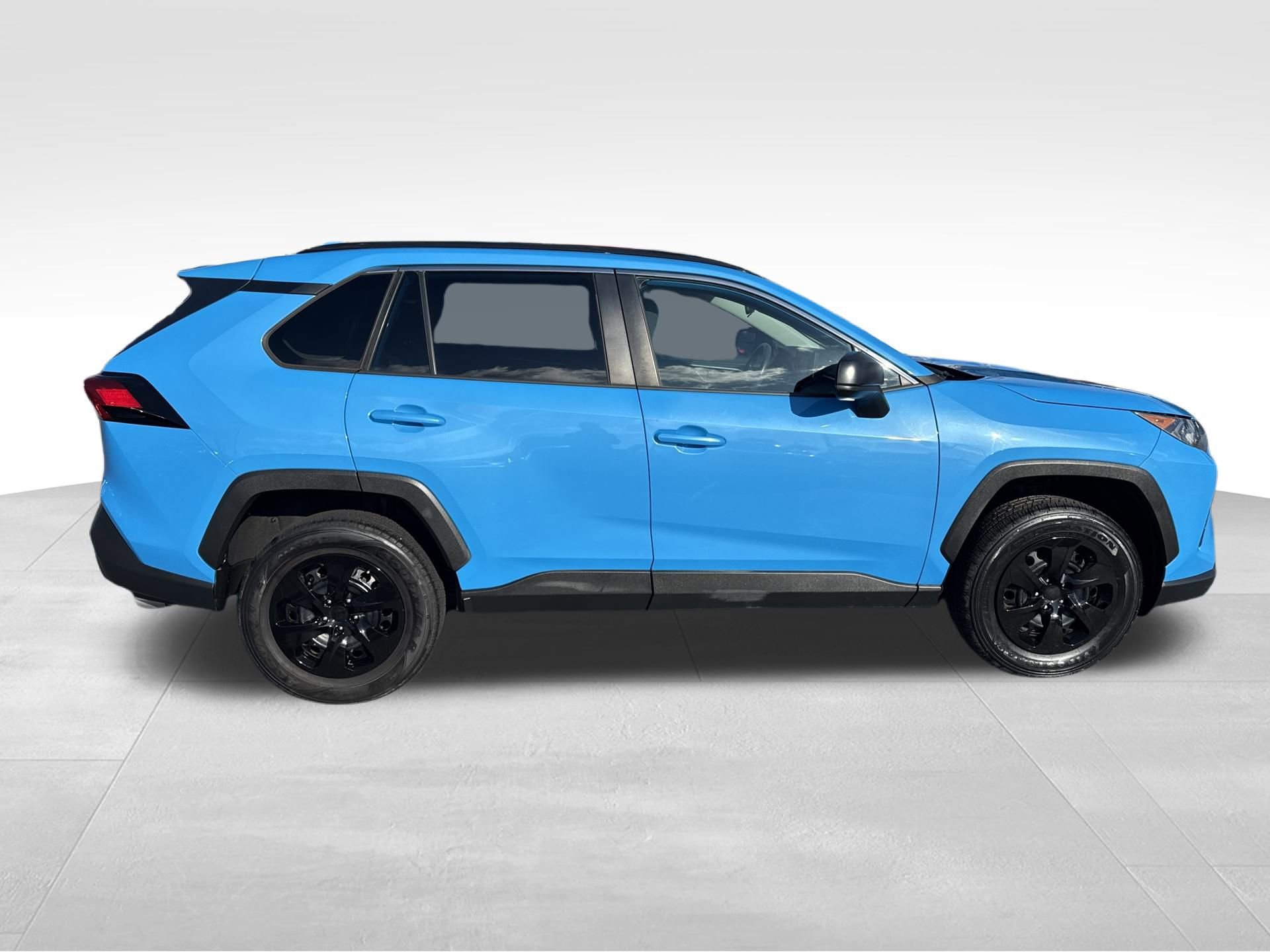 Used 2019 Toyota RAV4 LE image 10