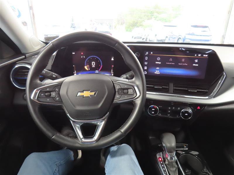 Used 2025 Chevrolet Trax LT w/ LT Convenience Package FWD image 20