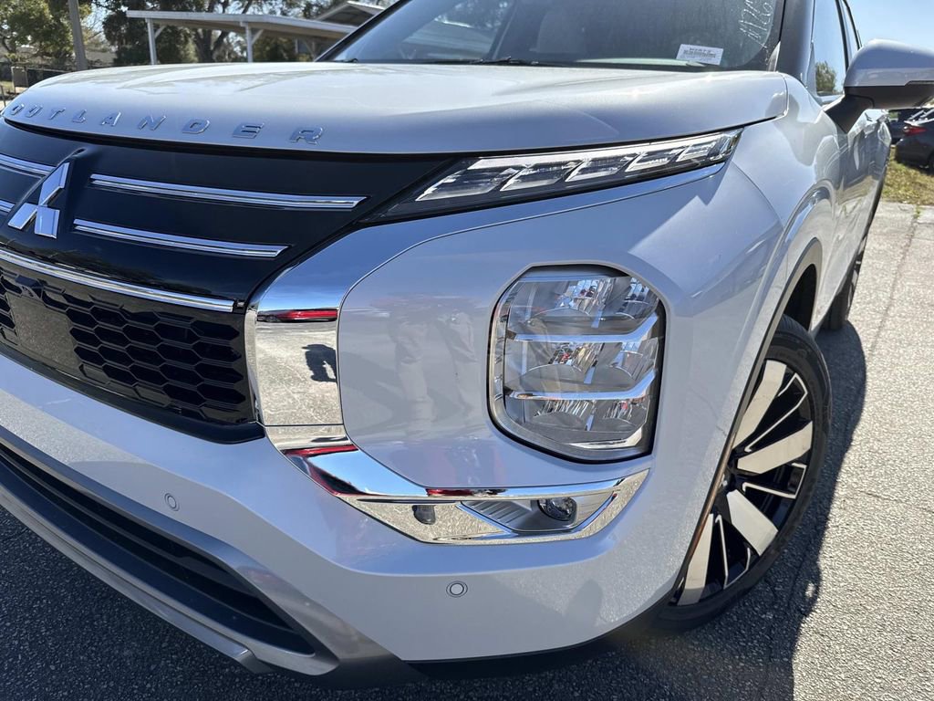 New 2026 Mitsubishi Outlander SE image 9