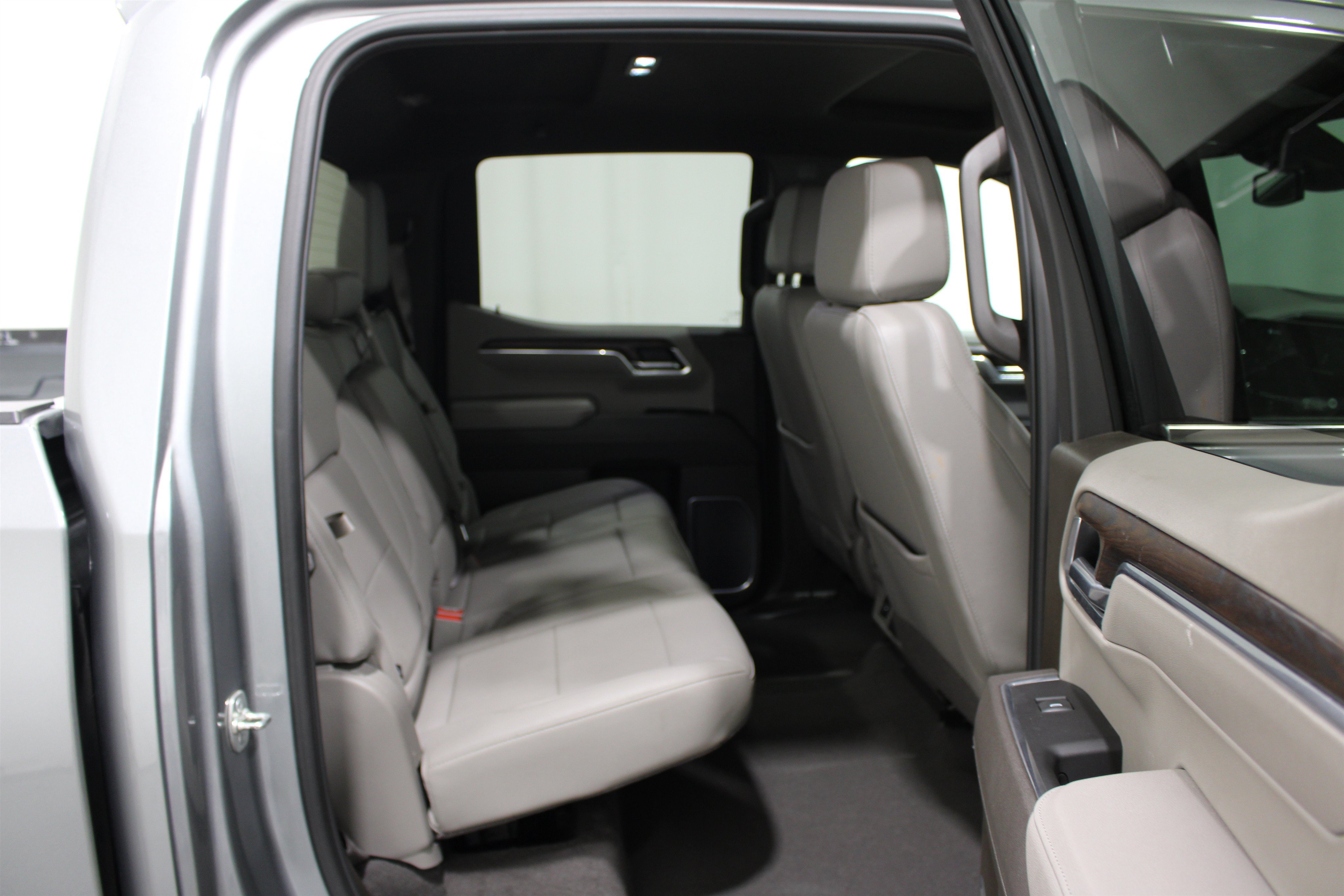 Used 2025 GMC Sierra 1500 SLT RWD image 23