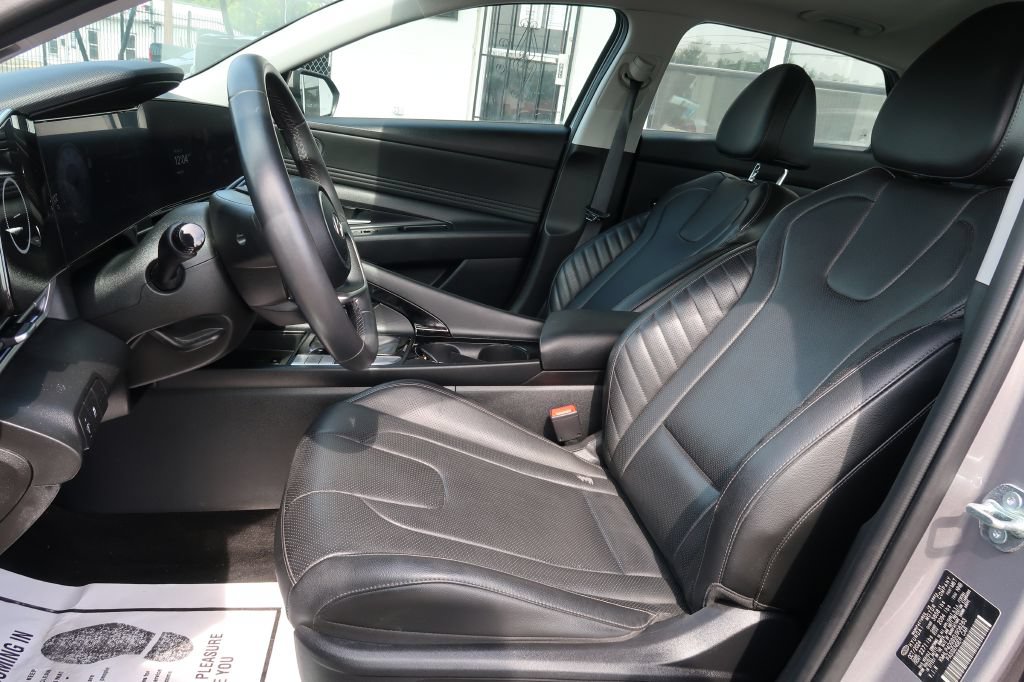 Used 2025 Hyundai Elantra Limited FWD image 5