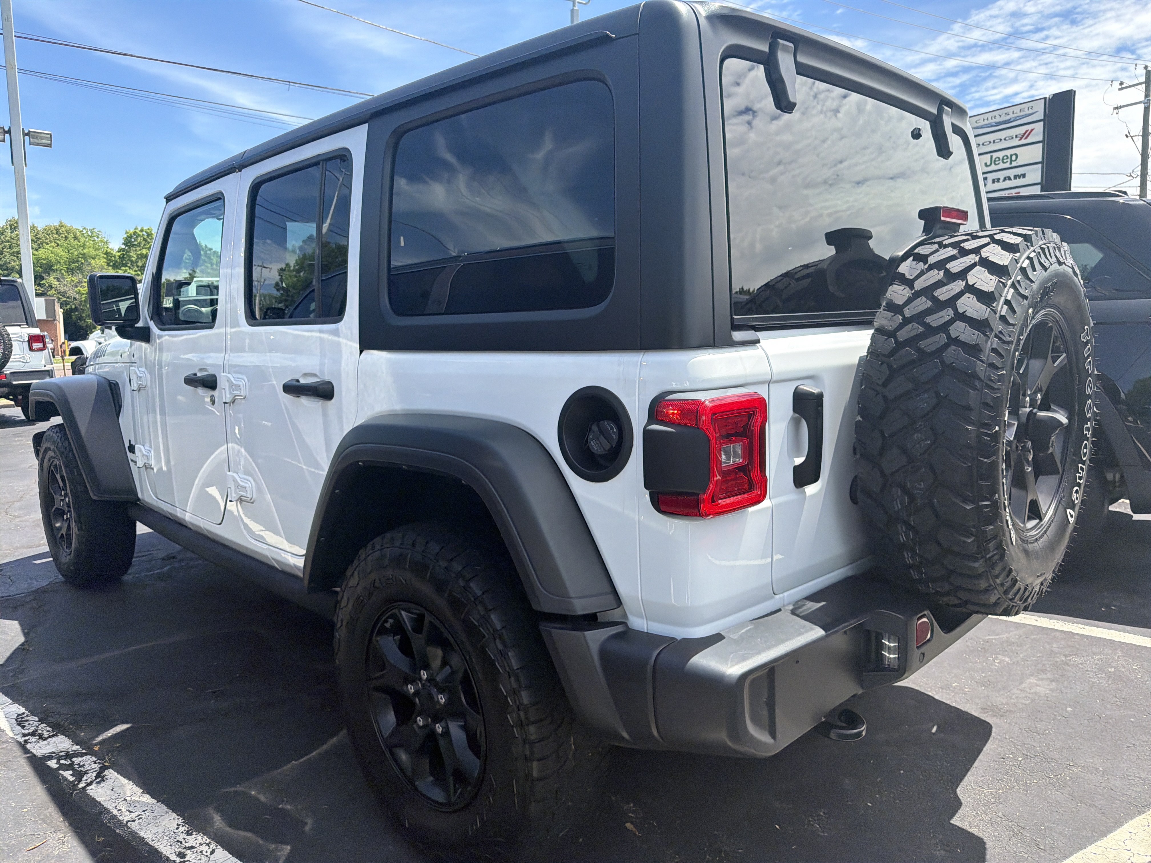 Used 2022 Jeep Wrangler Unlimited Willys AWD/4WD image 5
