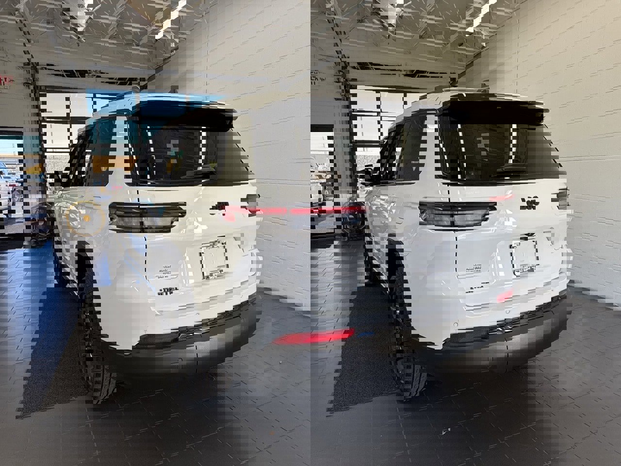 Used 2023 Jeep Grand Cherokee L Limited w/ Black Appearance Package image 6