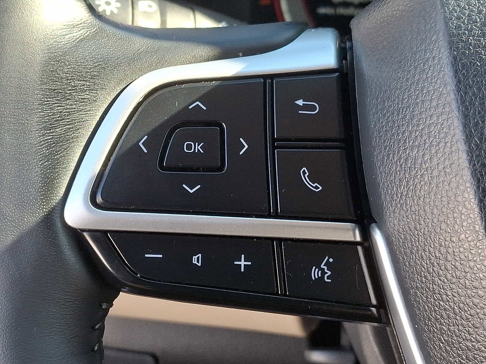 Used 2024 Toyota Highlander Limited image 20