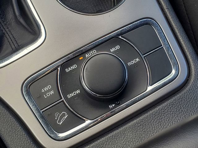 Used 2019 Jeep Grand Cherokee Laredo image 29