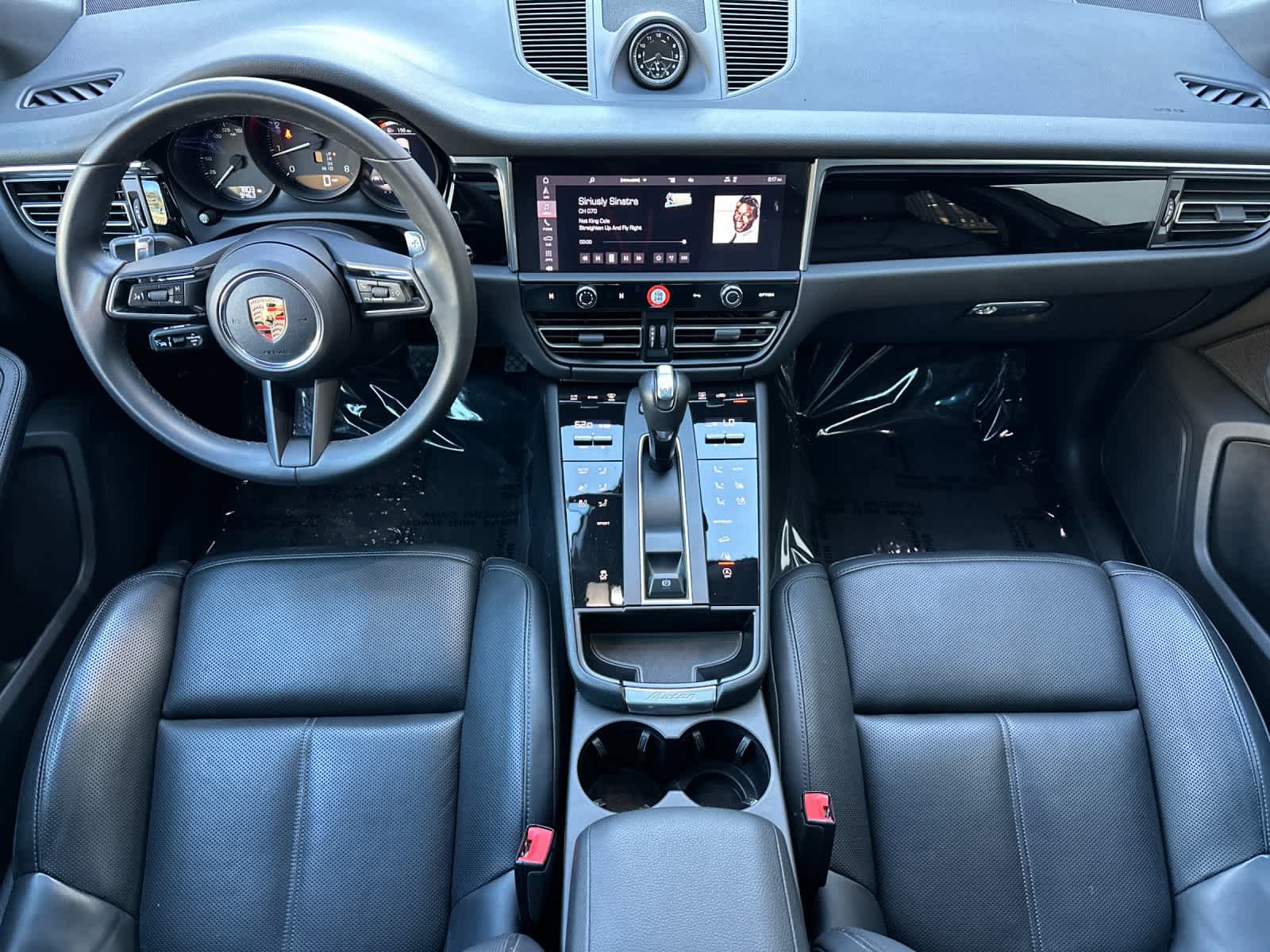Certified 2025 Porsche Macan AWD/4WD image 6