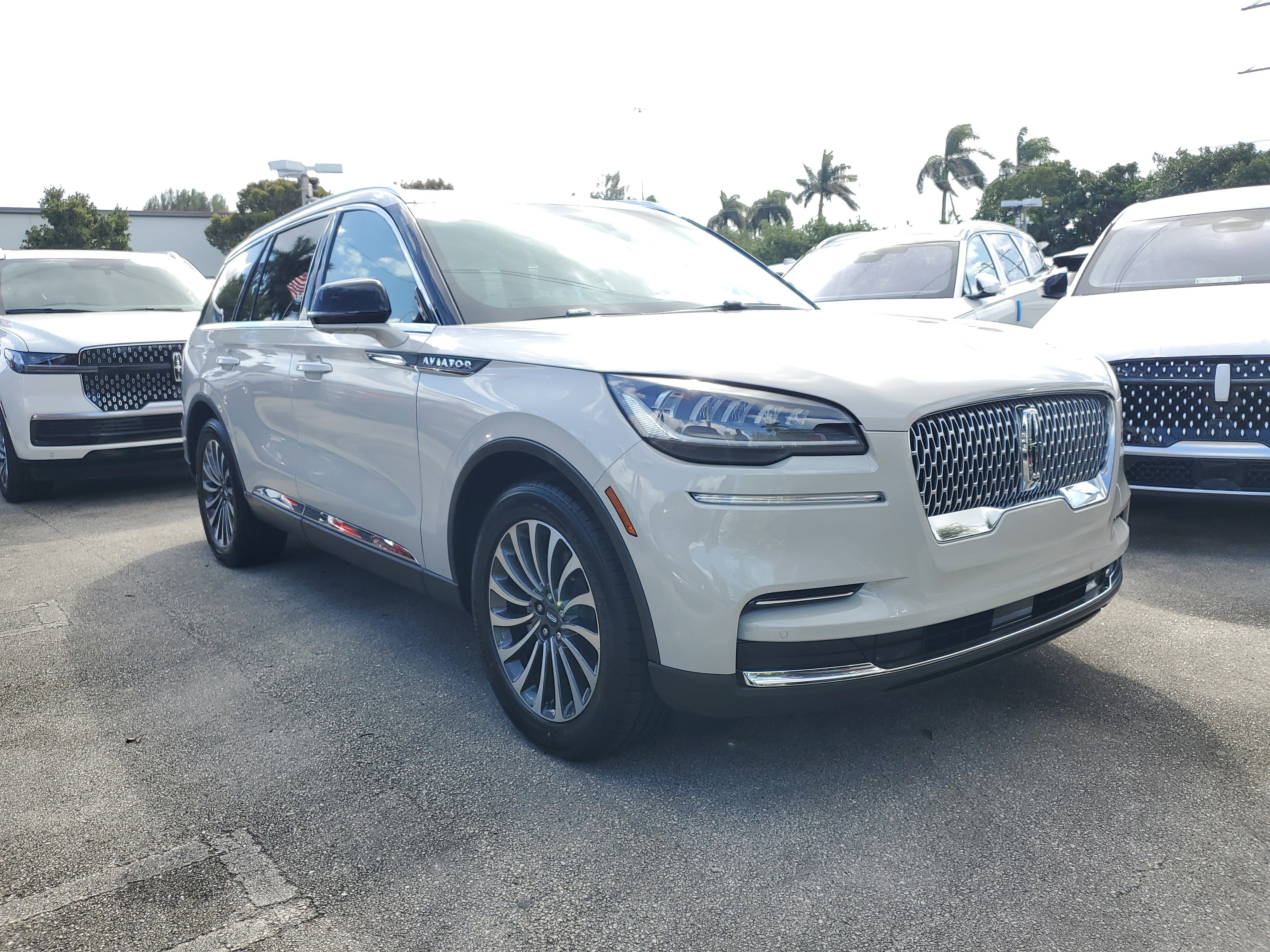 Certified 2022 Lincoln Aviator Reserve w/ Elements Package Plus image 25