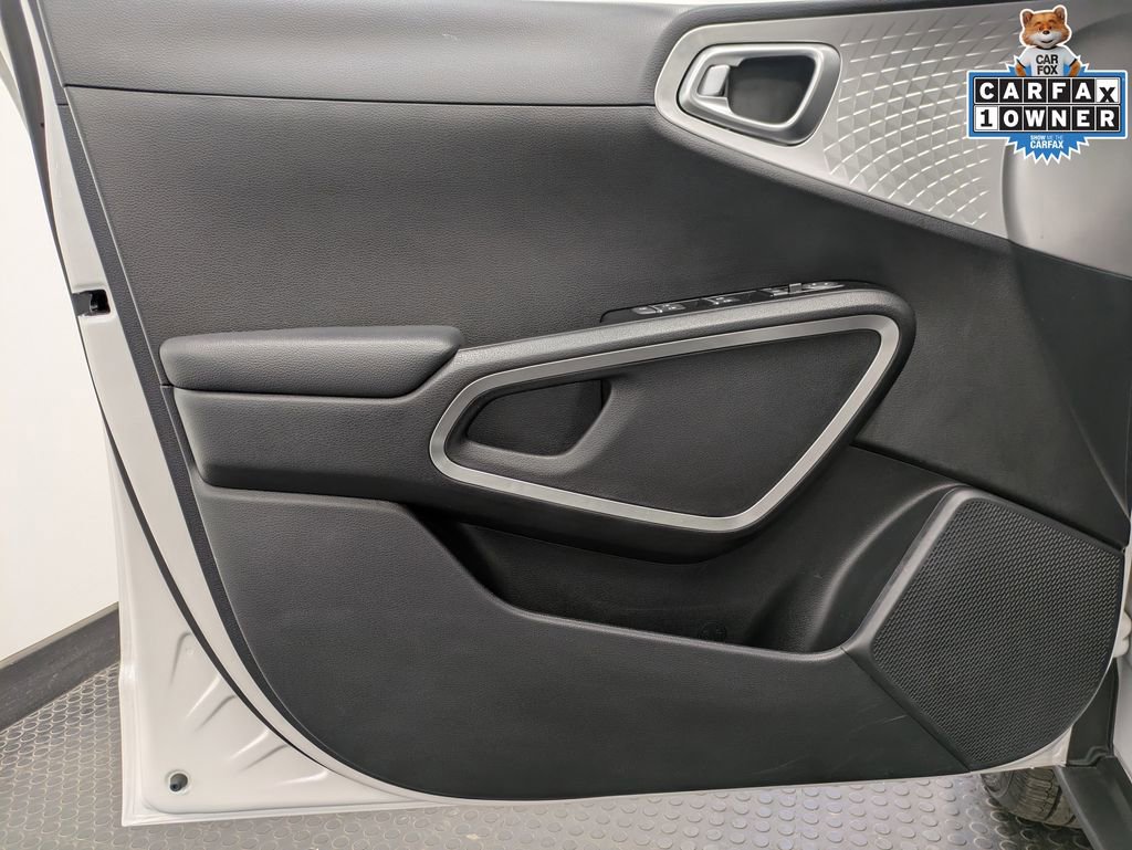 Certified 2025 Kia Soul LX w/ LX Technology Package image 8