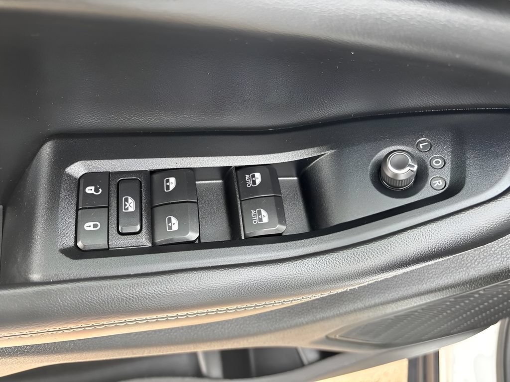 Used 2023 Jeep Grand Cherokee Limited AWD/4WD image 10
