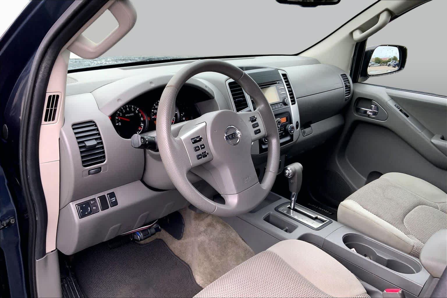 Used 2013 Nissan Frontier SV w/ SV Value Truck Pkg RWD image 16