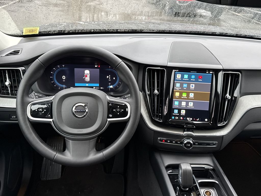 Used 2025 Volvo XC60 B5 Plus image 23