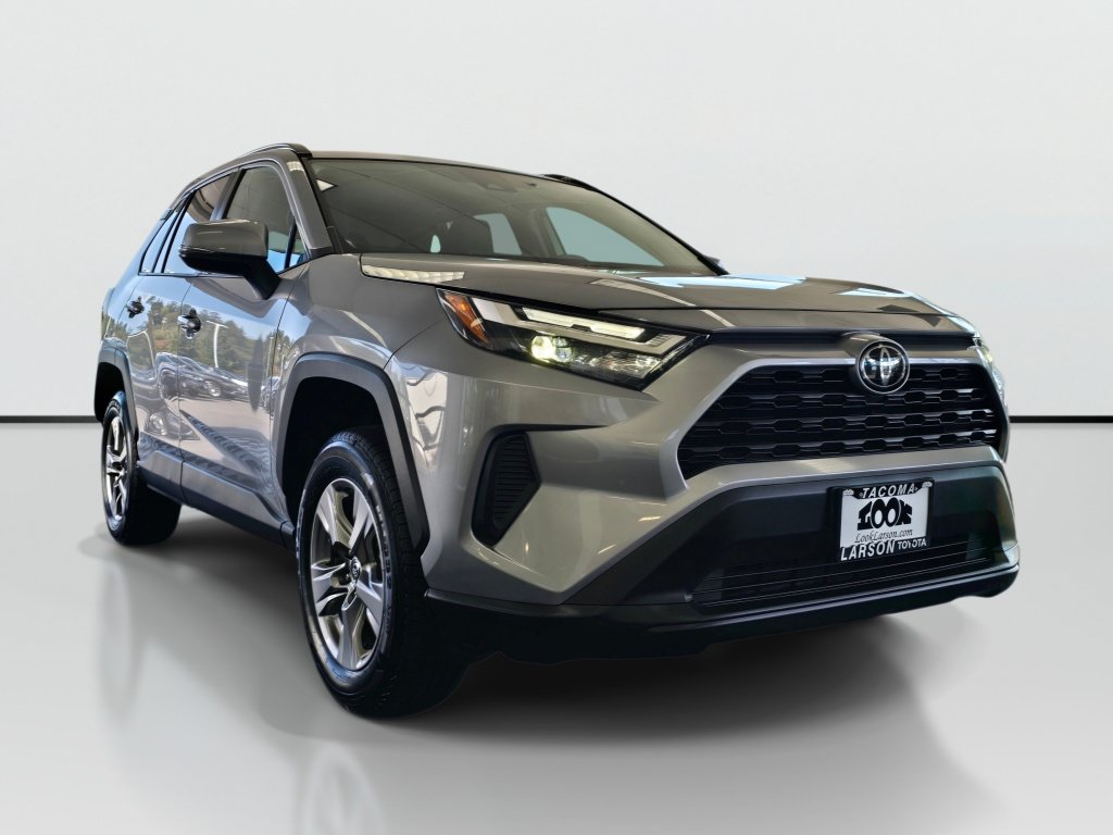 Used 2025 Toyota RAV4 XLE AWD/4WD image 7