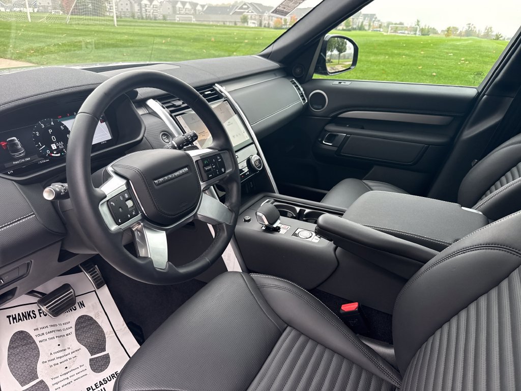 Used 2026 Land Rover Discovery Limited Edition AWD/4WD image 14