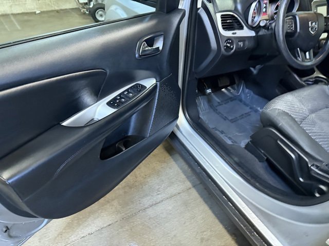 Used 2019 Dodge Journey SE w/ Blacktop Package image 17