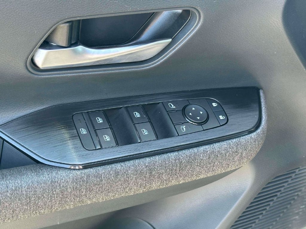 Certified 2025 Nissan Kicks SV w/ SV Premium Package AWD/4WD image 15