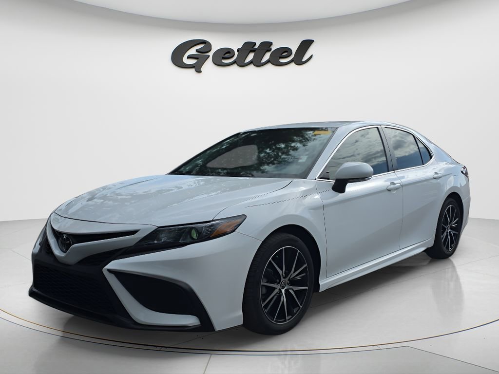 Used 2024 Toyota Camry SE FWD image 1