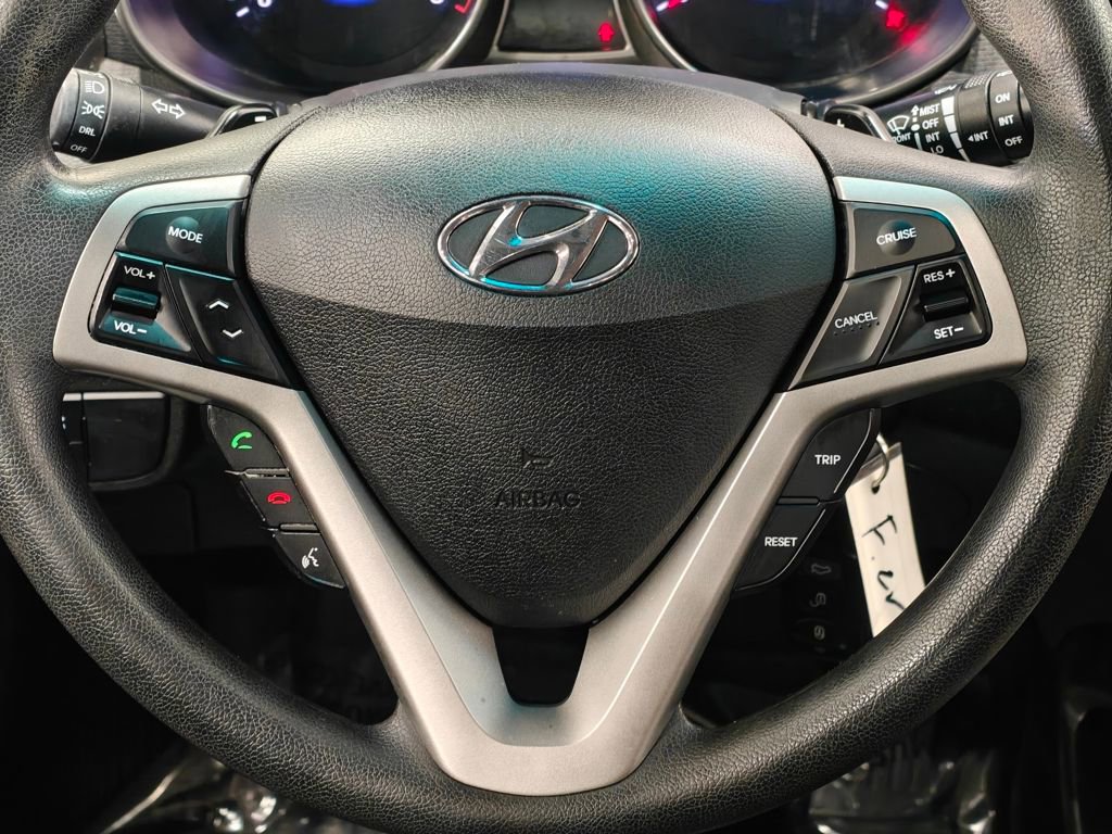 Used 2016 Hyundai Veloster image 5