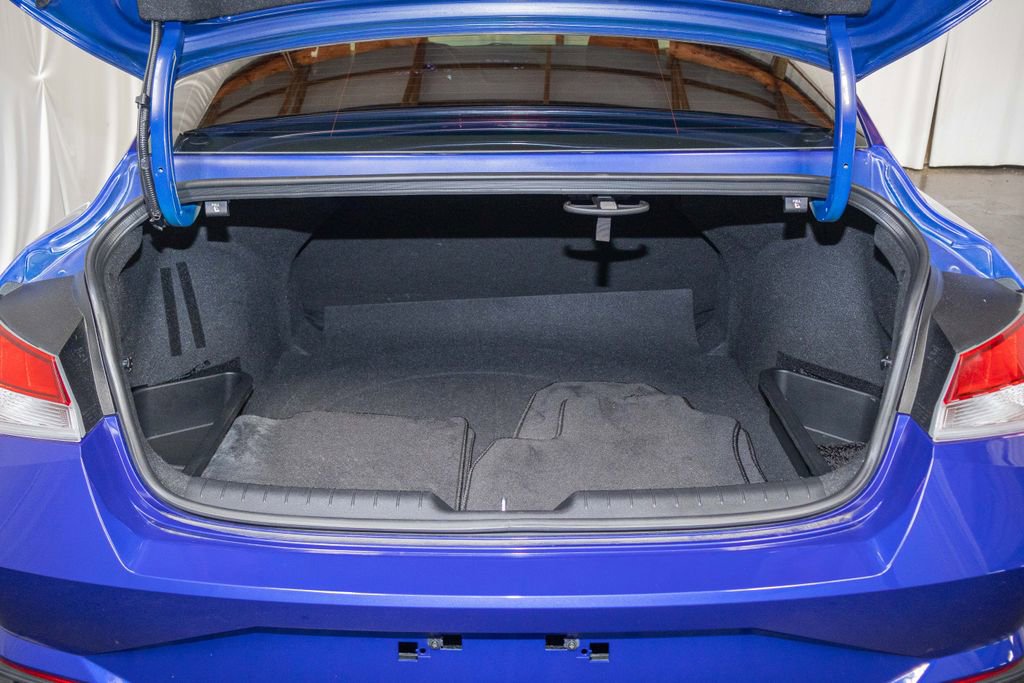 Used 2023 Hyundai Elantra SEL w/ Preferred Accessory Package image 13