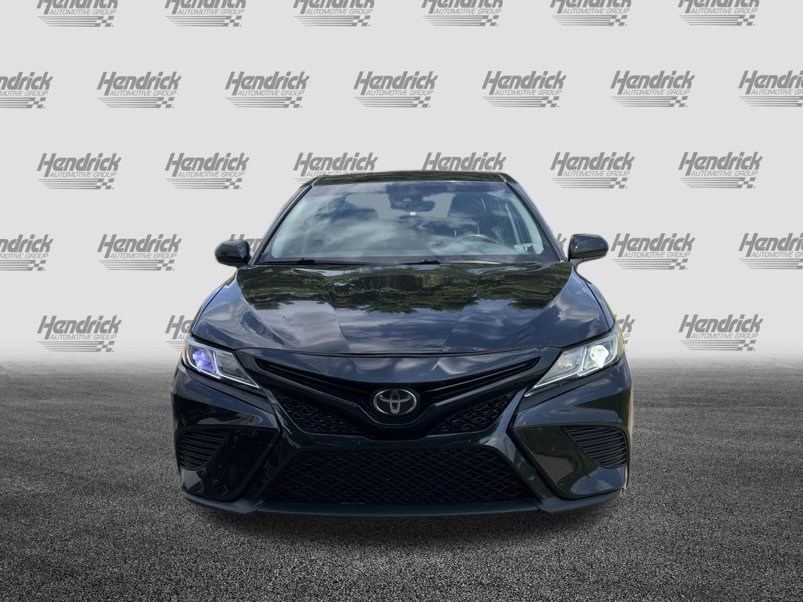 Used 2019 Toyota Camry SE FWD image 3