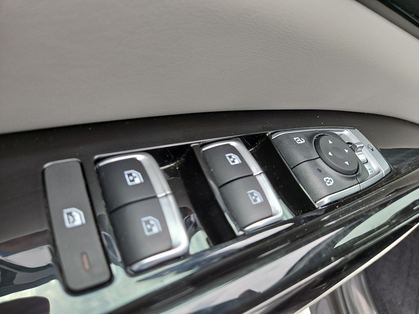 Used 2024 Kia Carnival SX FWD image 22