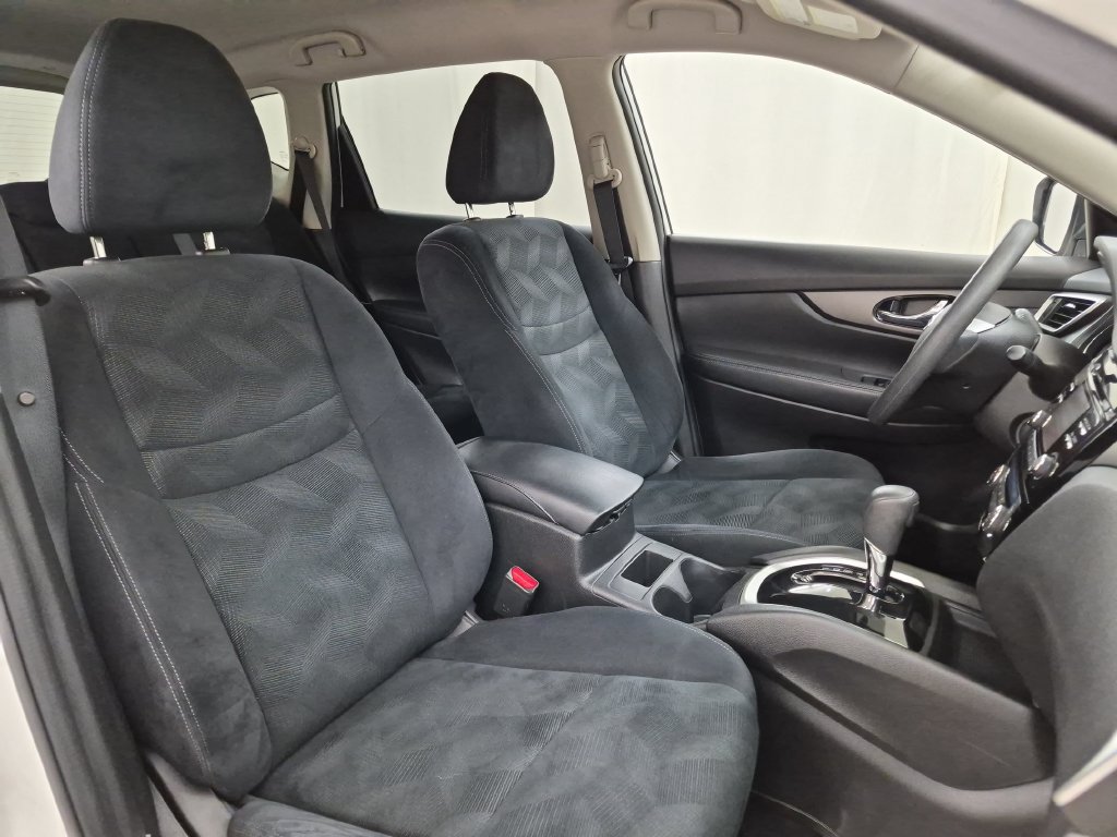 Used 2016 Nissan Rogue SV AWD/4WD image 29