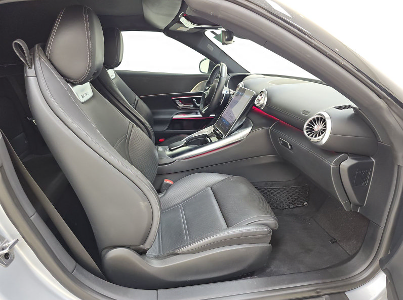 Used 2022 Mercedes-Benz SL 55 AMG 4MATIC w/ Driver Assistance Package image 8
