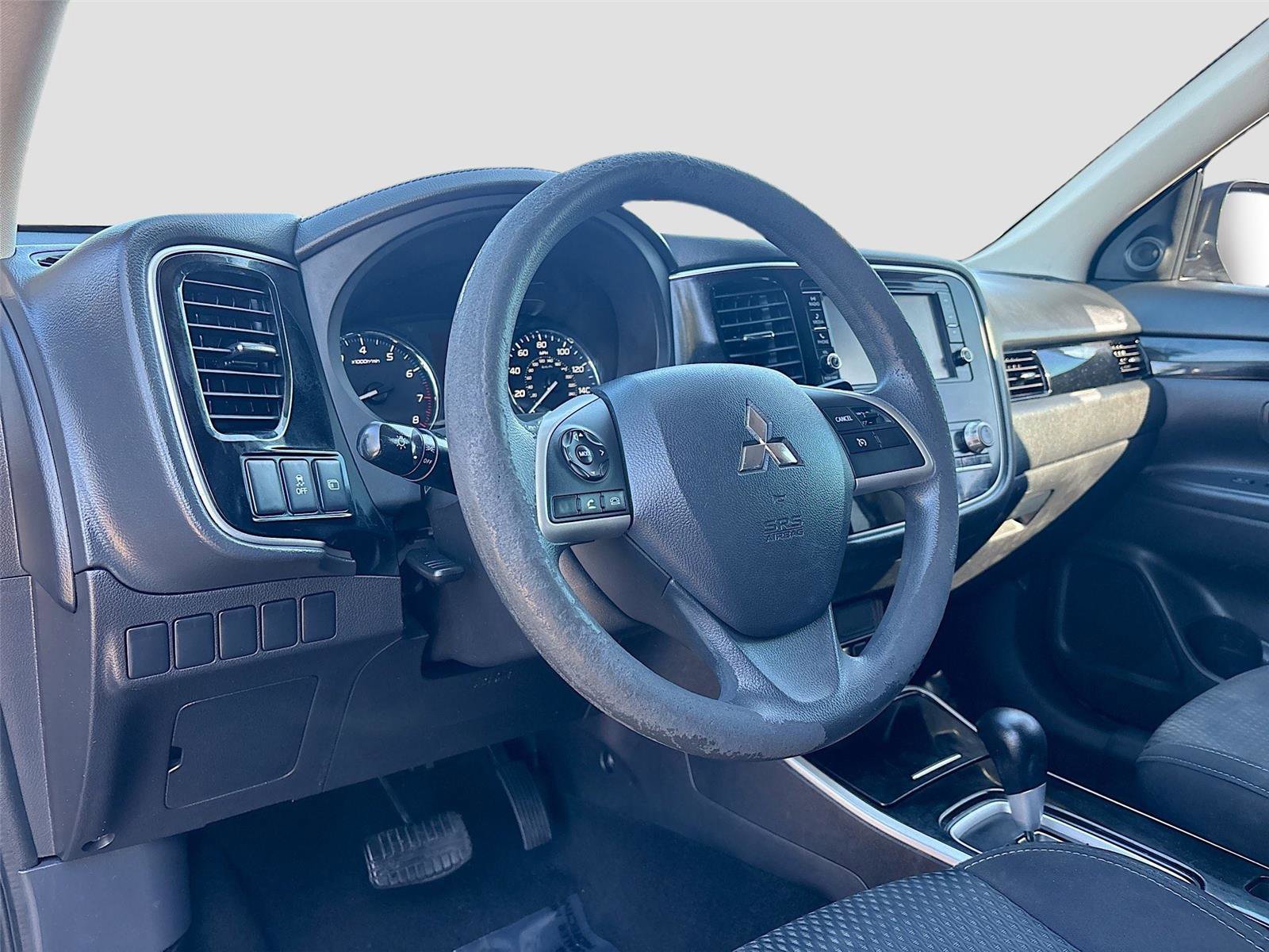 Used 2020 Mitsubishi Outlander ES image 9