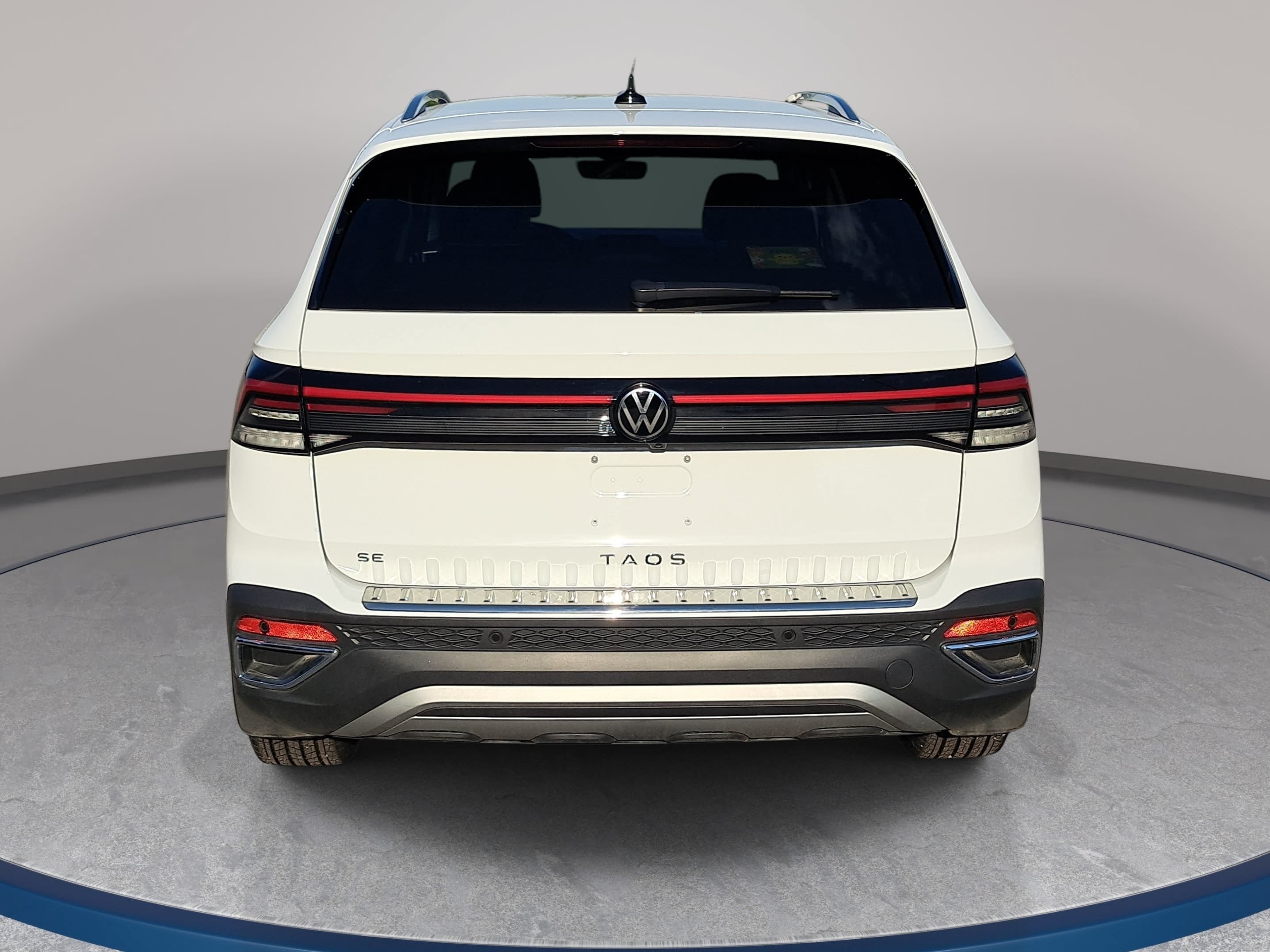 Certified 2026 Volkswagen Taos SE FWD image 6
