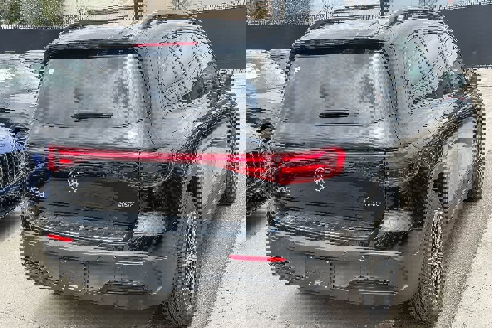 Used 2024 Mercedes-Benz EQB 350 4MATIC SUV image 4