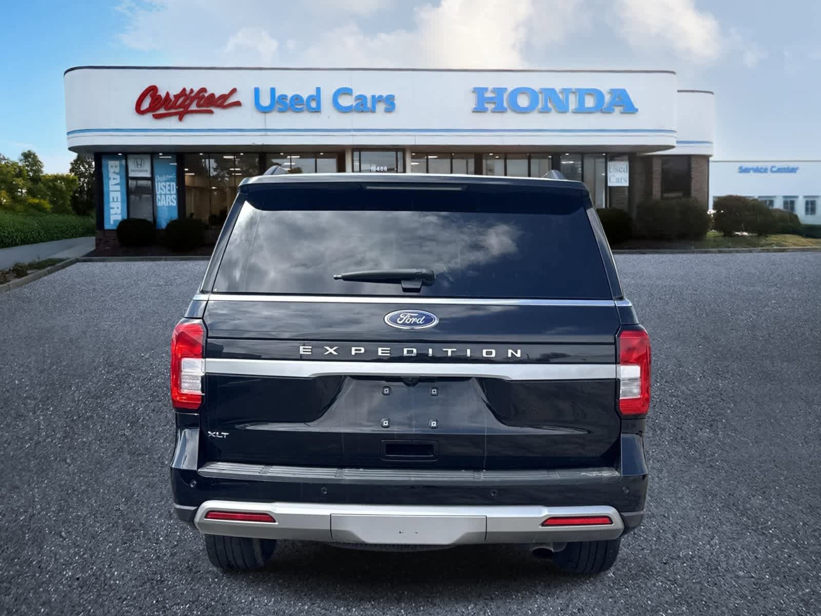 Used 2022 Ford Expedition XLT AWD/4WD image 4