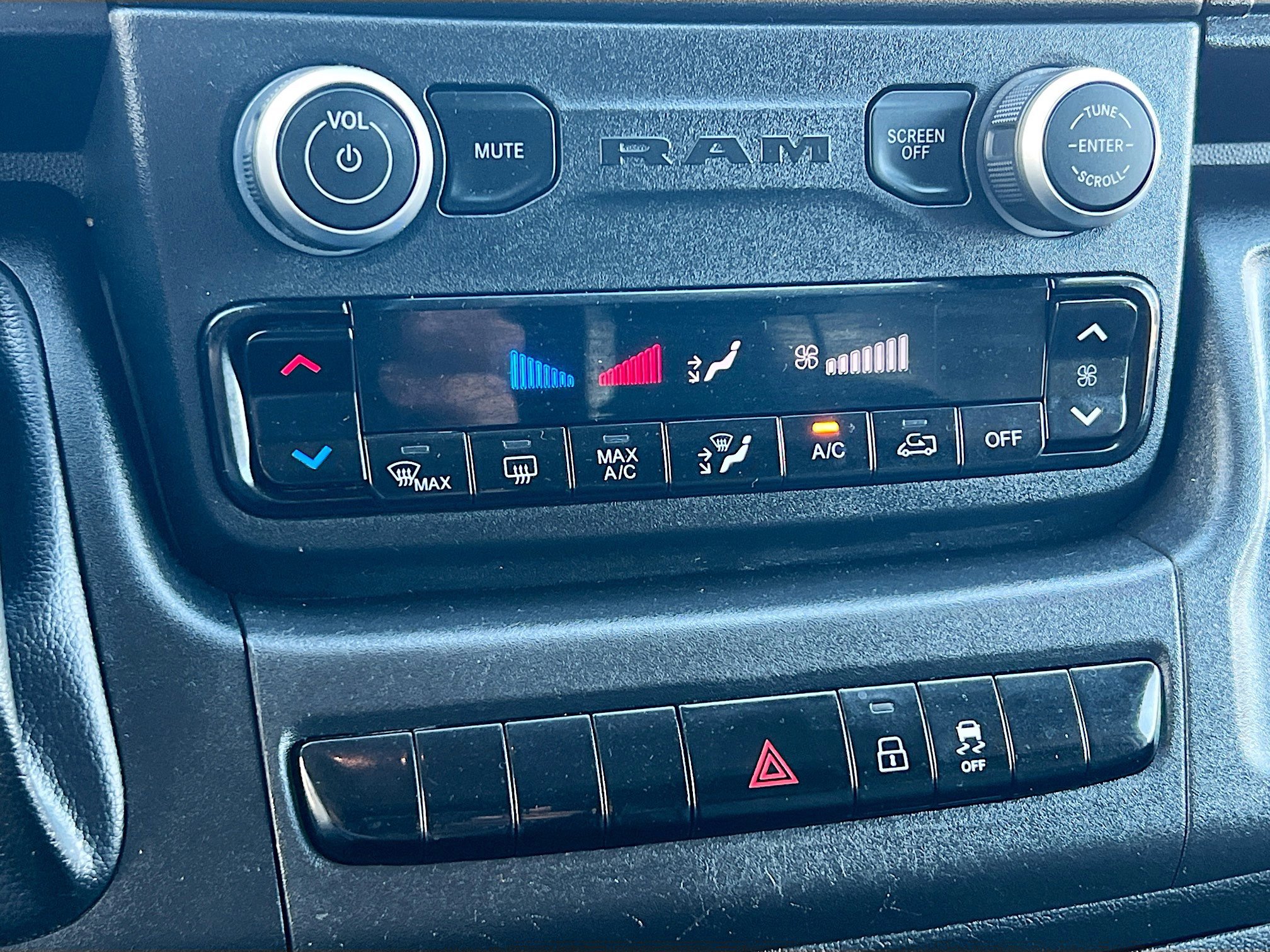 Used 2022 RAM ProMaster 2500 w/ Convenience Group image 26