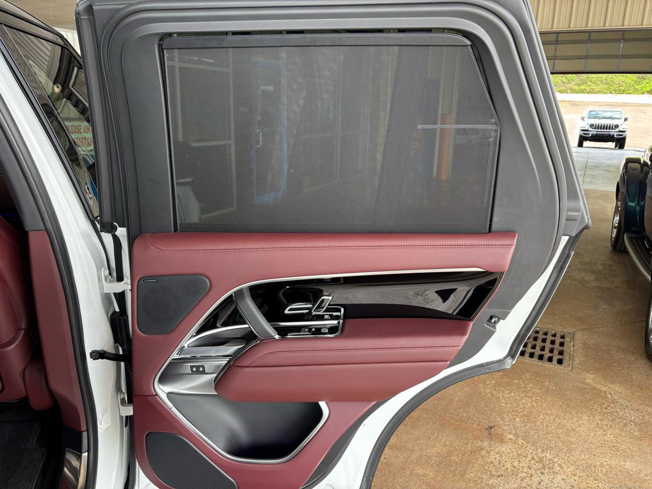 Used 2023 Land Rover Range Rover SE image 33